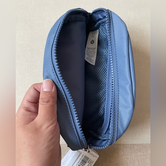 Lululemon City Essentials Pouch Mini - Oasis Blue - Picture 9 of 10